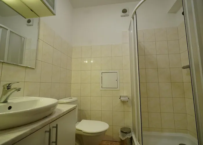 Apartman 206 *